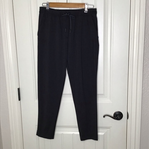 Lululemon Jet Pant in Black. - Picture 2 of 11